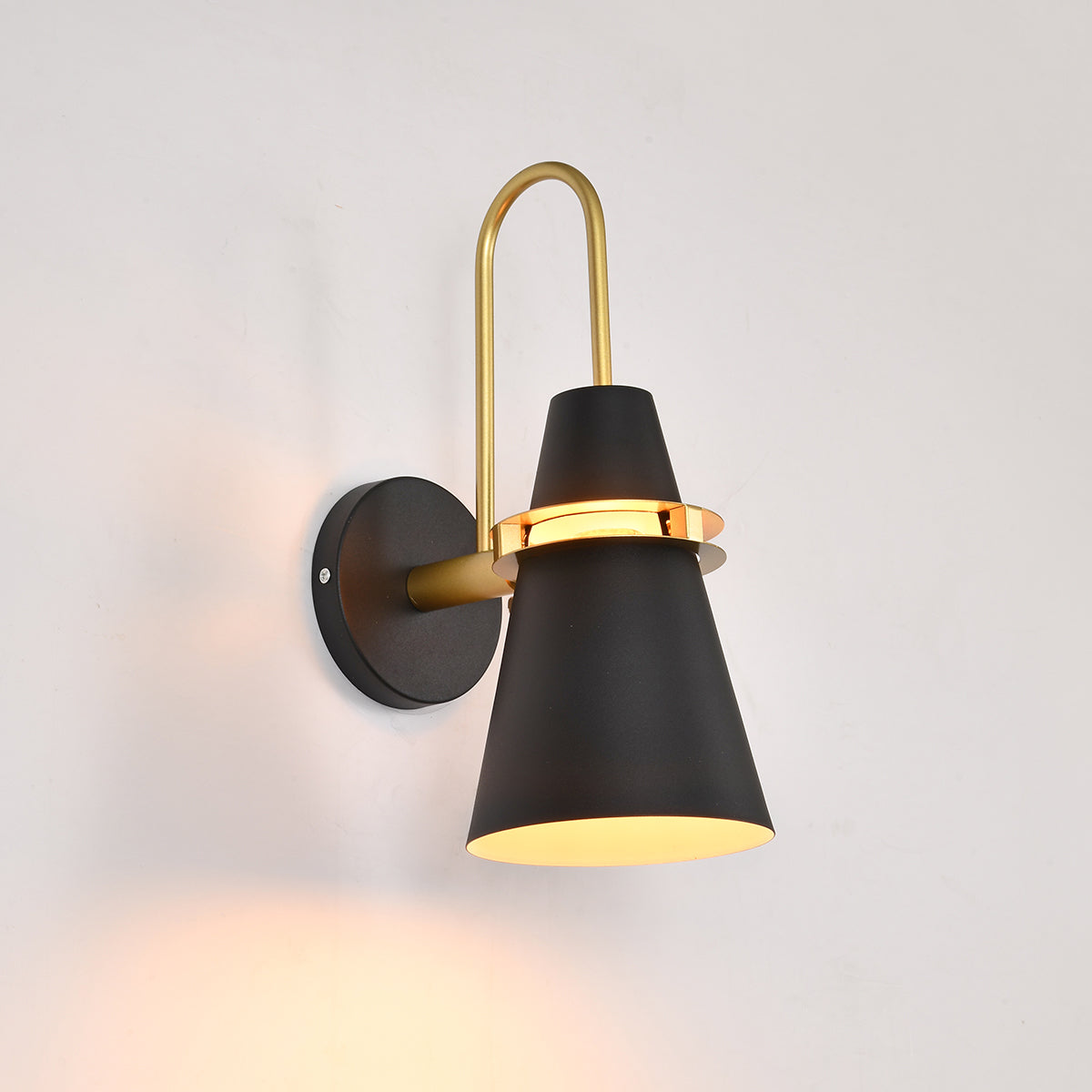 צמוד קיר ״מדלן״