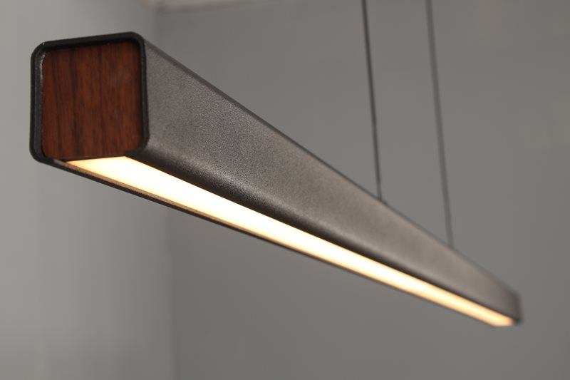 " תלוי דקורטיבי "לוקאס